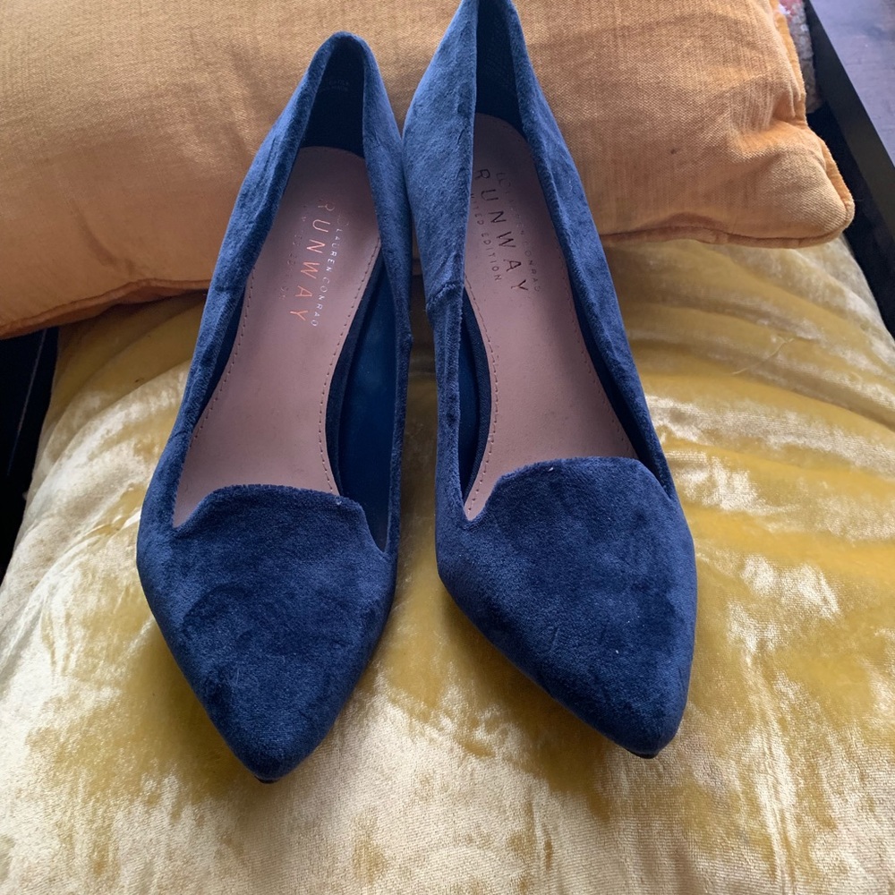 Velvet pointed vintage heels